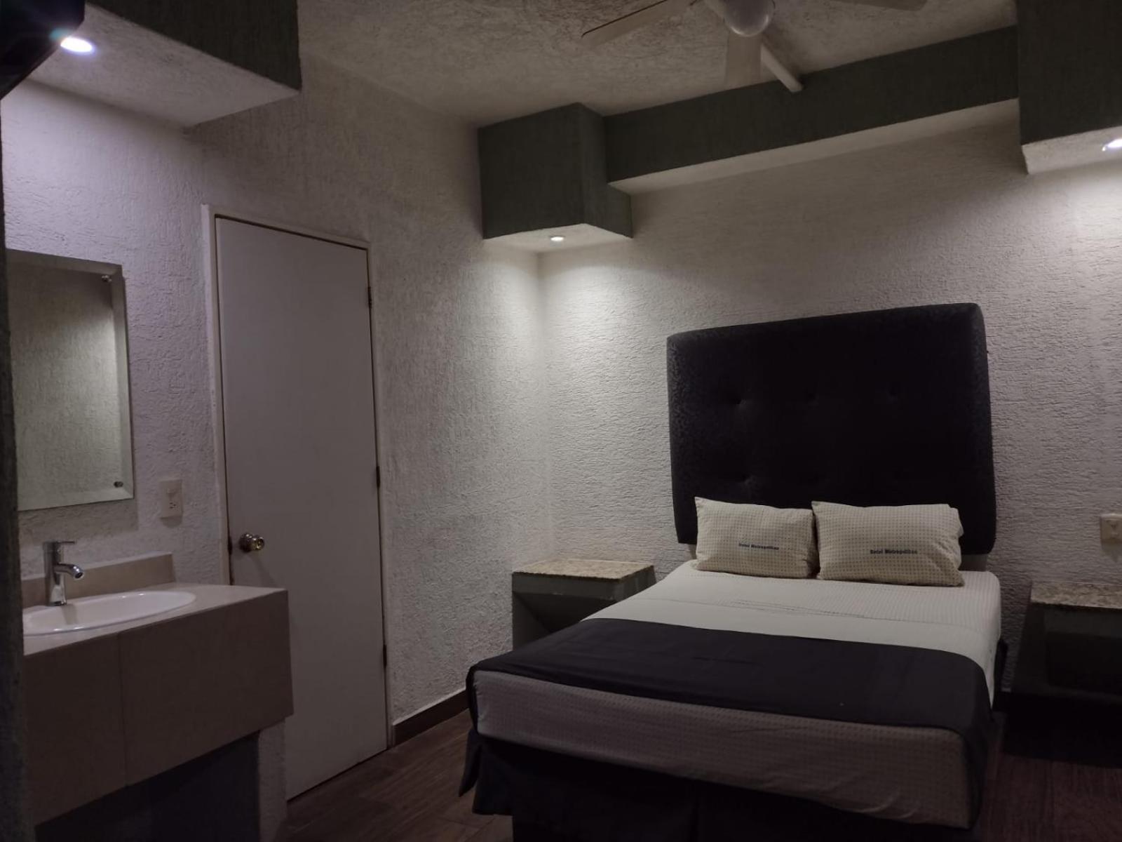 Hotel Metropolitan Гвадалахара Экстерьер фото